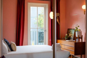 Chic Central Quiet Apt with Free Parking